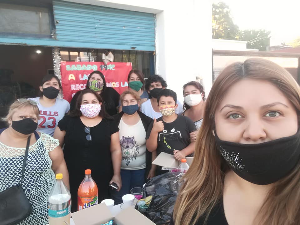 JCeibo's tweet image. A días de nuestro gran festejo queremos agradecer a todos aquellos que siempre nos brindan su ayuda y colaboración. 
Y gracias a todas las compañeras que hoy armaron 400 bolsitas para papá Noel, Mañana seguimos juntando donaciones @yamc1995 #merlo #Navidad2020 #AyudarNosHaceBien