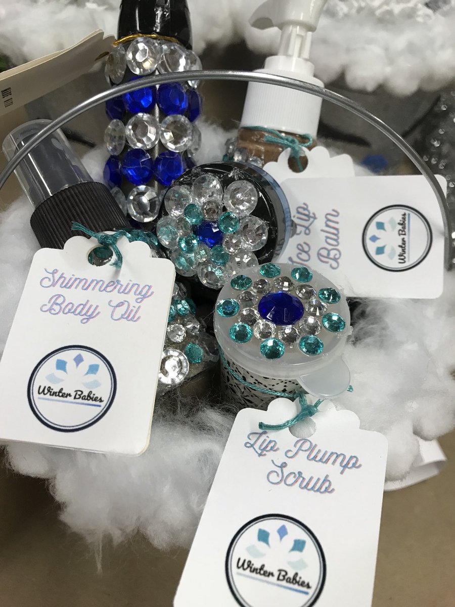 BeckieDiLeoInc's tweet photo. Our students💜💜💜- the self-care kits &amp; packaging(and bling✨) really tugged on those heartstrings 🤗

Plenty of #CTApride on Ms Tran’s BMI3C1 student(masked) faces ☺️😷
#Teenpreneurs 

@CTA_Tweets @IanV_CTAVP @IwonaKurman @CTAVP1 @CTAguidance @DiazGuidance @KFDSouza https://t.co/16A3oe1rsf