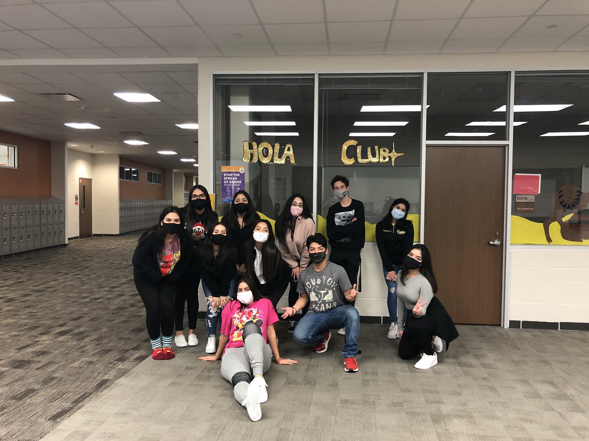 CyParkHOLA's tweet photo. Pod decorating done.  ✅  HOLA Club showcasing the Latino culture. @CypressParkHS @CFISDLOTE #feliznavidad https://t.co/BmX9Kmk4Nl