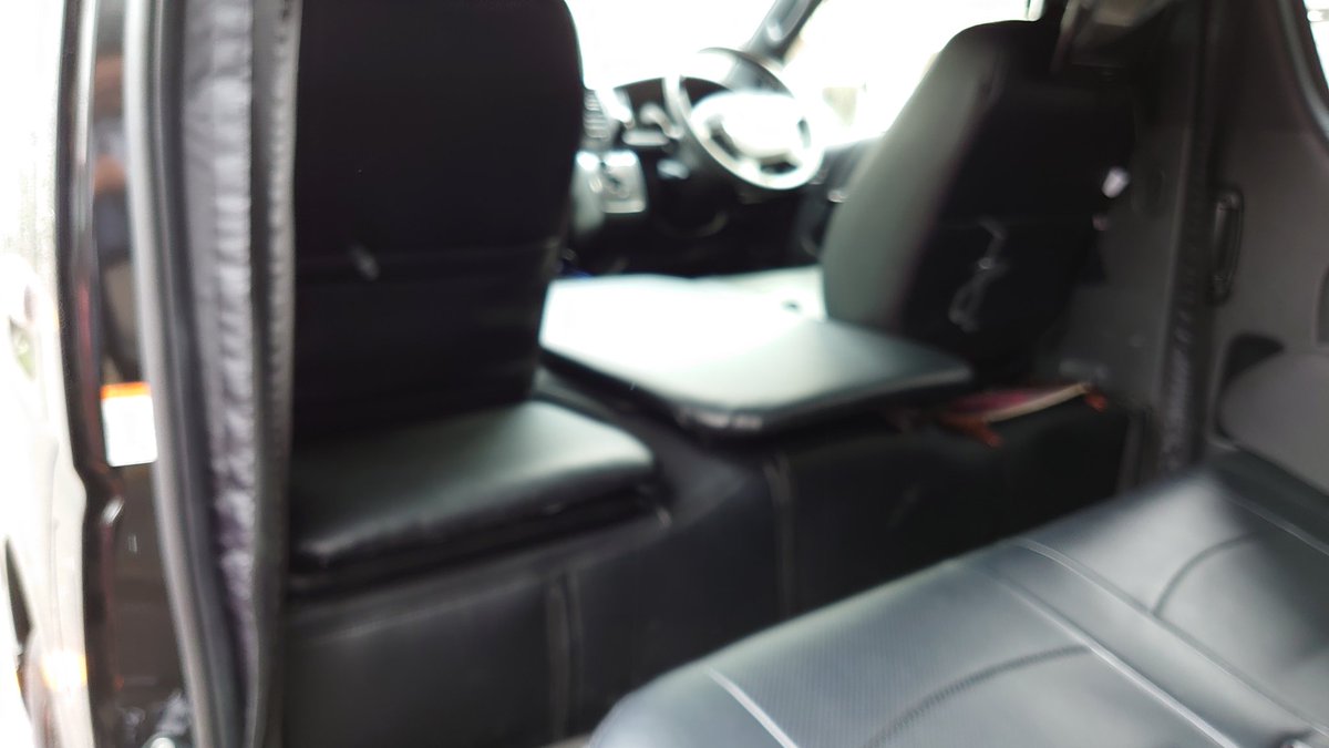 D I E ハイエース Diy ハイエース センターコンソール フラット化 センターコンソールベット 背面シート 対面シート 車中泊 ハイエースワイド 完成しました 車中泊に備えて センターコンソールを取り外し フラット化しました そして助手席側と