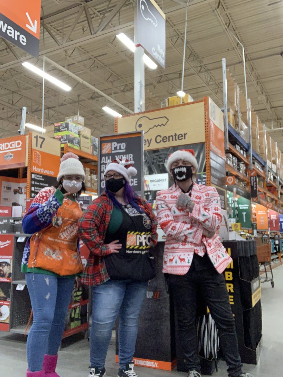 Happy holidays from 4142 🧑‍🎄🎄🤶