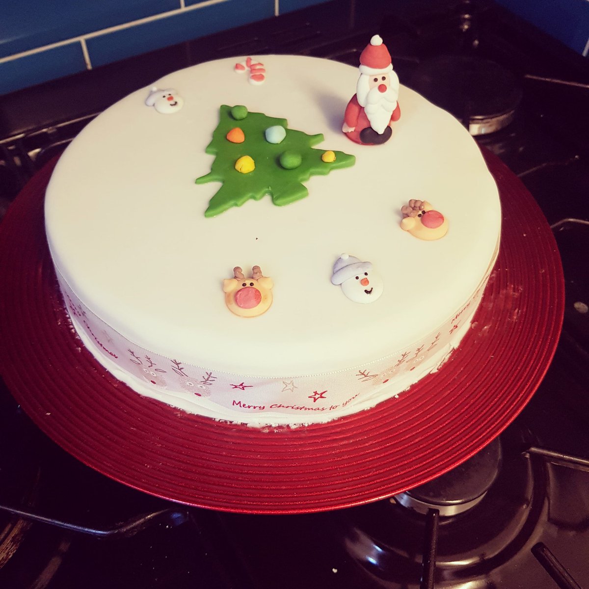 Baking at Christmas reminds me of being a little girl, helping my grandmother bake seemingly 1000s of mince pies, jam/lemon curd tarts and christmas cakes. She would have a little production line going in her tiny kitchen 😊 #ChristmasMemories #ChristmasTraditions #Christmas
