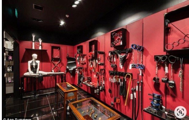 Christinajgree2's tweet photo. One day my room be full them plus handcuffs 😅😅😅 https://t.co/6PQQClIaIG