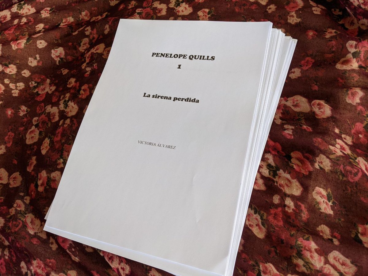 VictoriaAlvar99's tweet image. Parece hecho a propósito, pero este año tan raro ha querido que acabe mi última novela justo en mi cumpleaños ❤️
El primer libro de #PenelopeQuills será mi publicación nº 13. Este primer viaje ha concluido, ¡pero a Penelope y Glauco aún les quedan muchas aventuras por delante! 🧜‍♀️