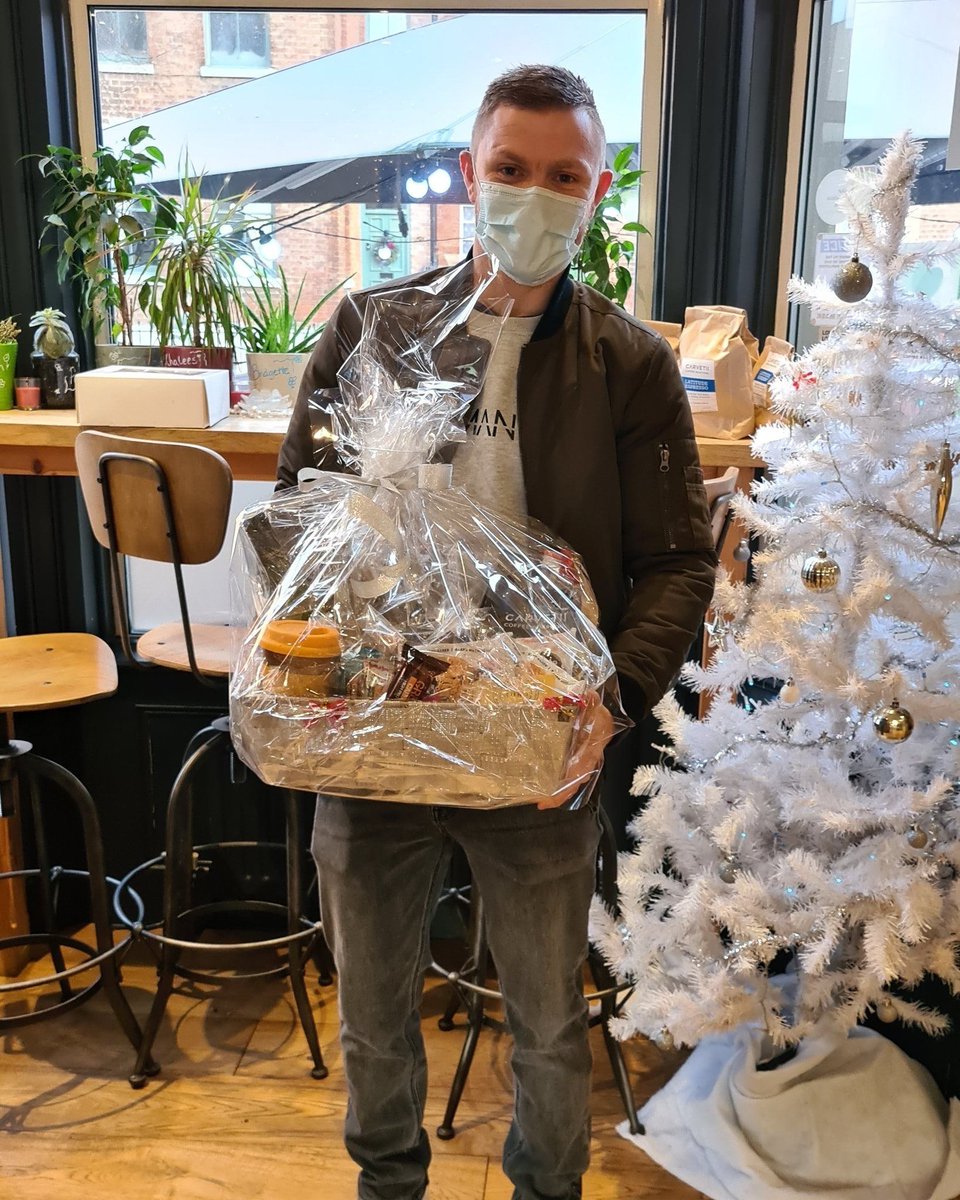 Congratulations to our lucky #Christmas hamper winner, Andy Harris! 🥳👏
#andyharrisboxing 

Thank you to everyone who took part. We wish you all a lovely Christmas!🎄💚

#winner #gloucester