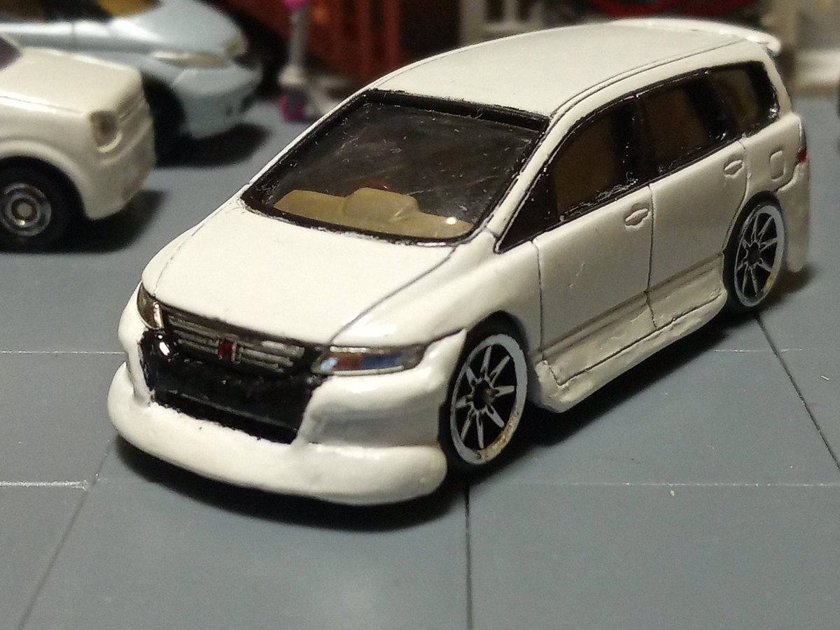 Hero Car V Twitter トミカ改造 ホンダオデッセイ オリジナルエアロ仕様にした過去作2台を改めてパシャリ しました トミカ 2代目 オデッセイ でxmasカラーの赤と白のカスタムですが緑の改造車が無いので どちらもエアロとホイールとオーディオをメインに製作