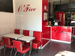 Kifsa_fr's tweet photo. Une pizza le jour de Noël? Au 4 Avenue de la Haute Grève, 95470 Fosses, O'Five le propose avec le sapin et la canette @Kifsa_fr ... en guise d'agapes! @LyceeFosses @Artisans95 #valdoise #boissons #bissap #pizzerias https://t.co/4p84T5fLpG