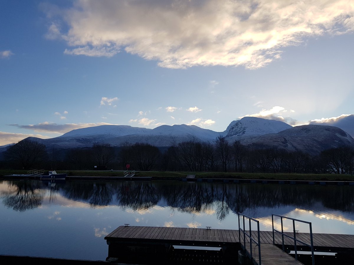 GreyhoundTaxis's tweet photo. Ben New &amp; Aonach Mòr, Nevis Range looking beautiful this Christmas Eve 
#bennevis #nevisrange #aonachmòr #Christmaseve https://t.co/la1a1d52Ah