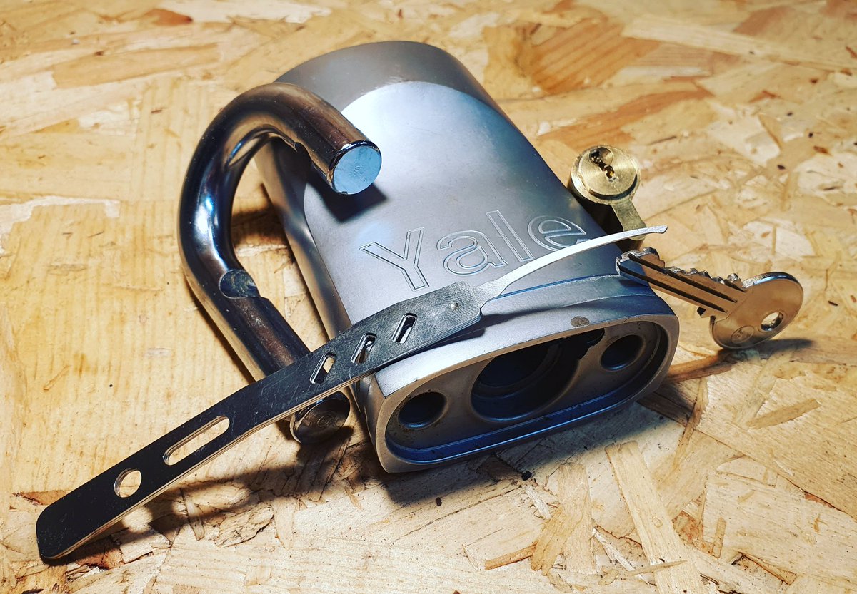 Uklockpicka1's tweet photo. https://t.co/SmFU7wtDpn merry Christmas to all and a happy new year.

#lockpicking #yalek300 https://t.co/MfmVvoINWH