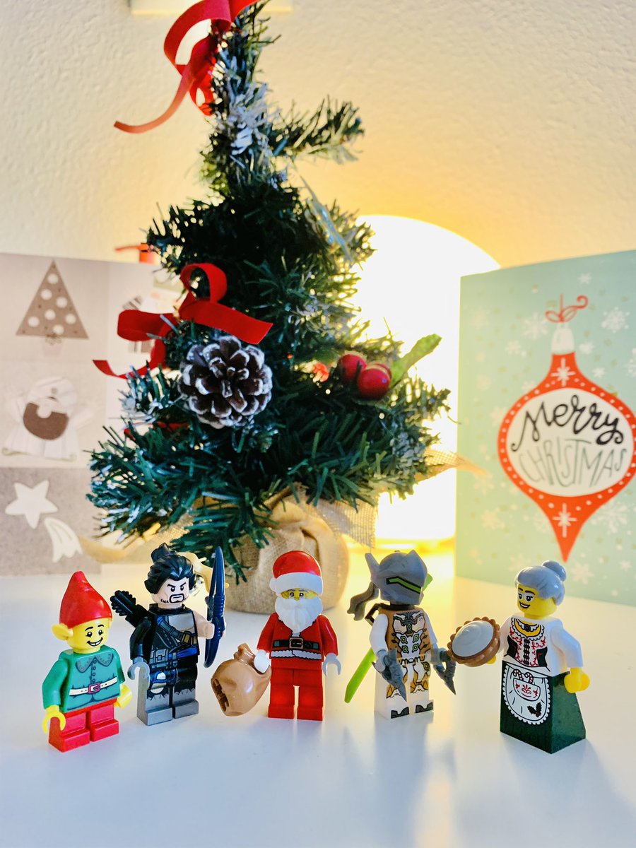 meronboi's tweet photo. You know is #Xmas when Santa and his crew brings peace even to #Shimada brothers! #MerryXmas to everyone! #Overwatch #LegoOverwatch @PlayOverwatch @OverwatchES https://t.co/2s78ChGB62