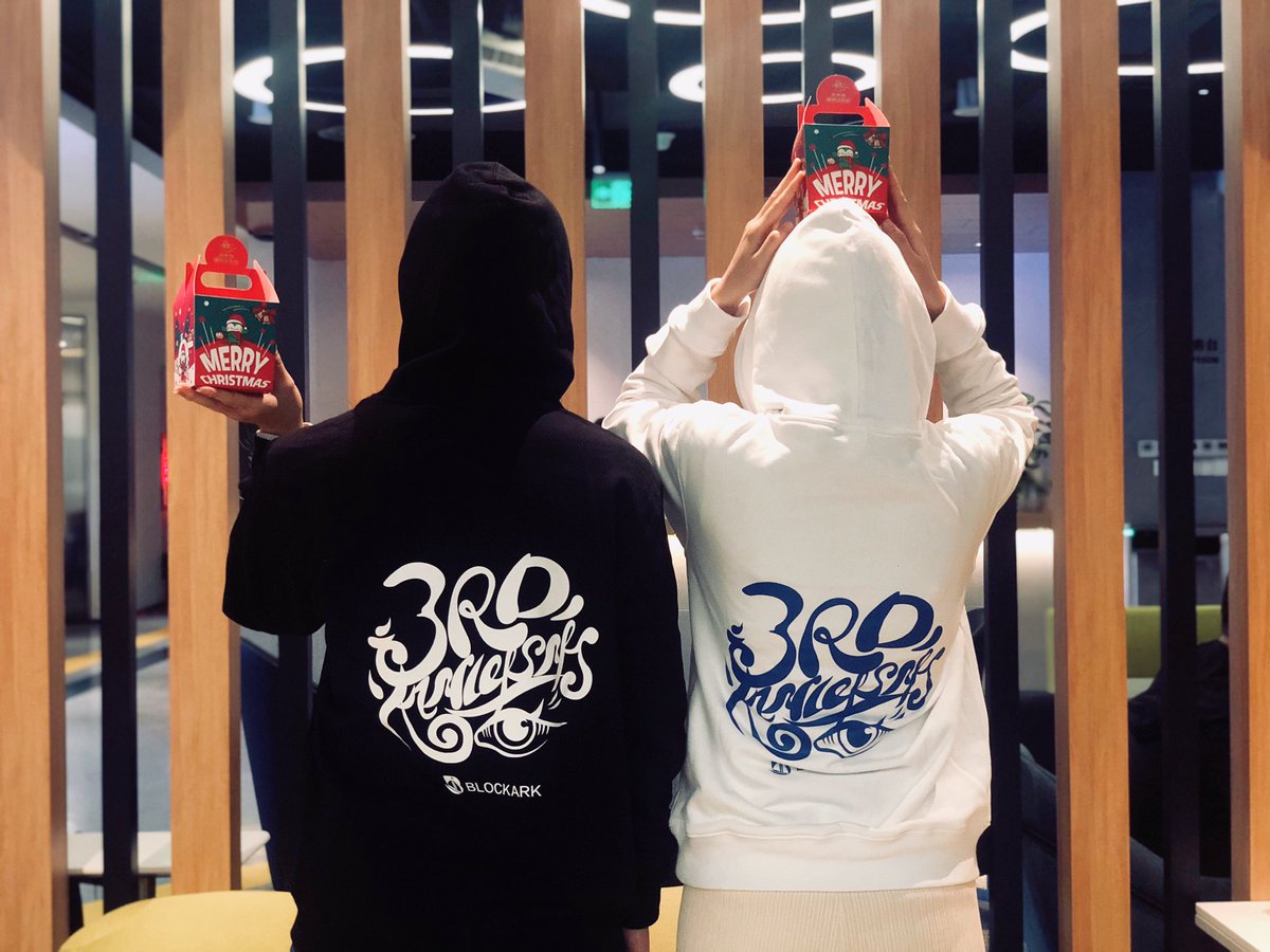 Block_Ark's tweet image. #BlockArk wishes you all #MerryChristmas  

🎄RT, follow @Block_Ark 
🎄Mention 3 friends
🎄2 lucky followers will be picked at random, each gets 5 $USDT and a BlockArk Hoody!

Ends 26th Dec.