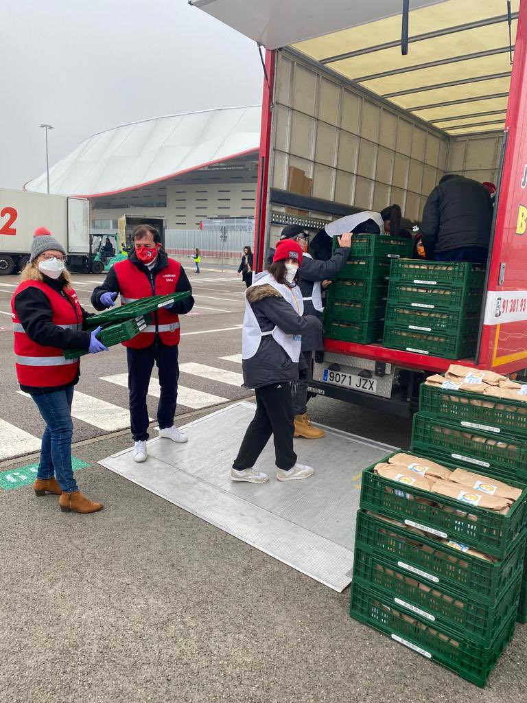 ChocoSanGines's tweet photo. Gracias por dejarnos participar en el evento SOLIDARIO más importante de estas Navidades: 30 000 comidas repartidas por @WCKitchen Desde San Ginés hemos aportado chocolate con churros para que los voluntarios recuperen fuerzas.

Gracias, voluntarios. Gracias, Madrid.
@MADRID https://t.co/ZyXf65jley