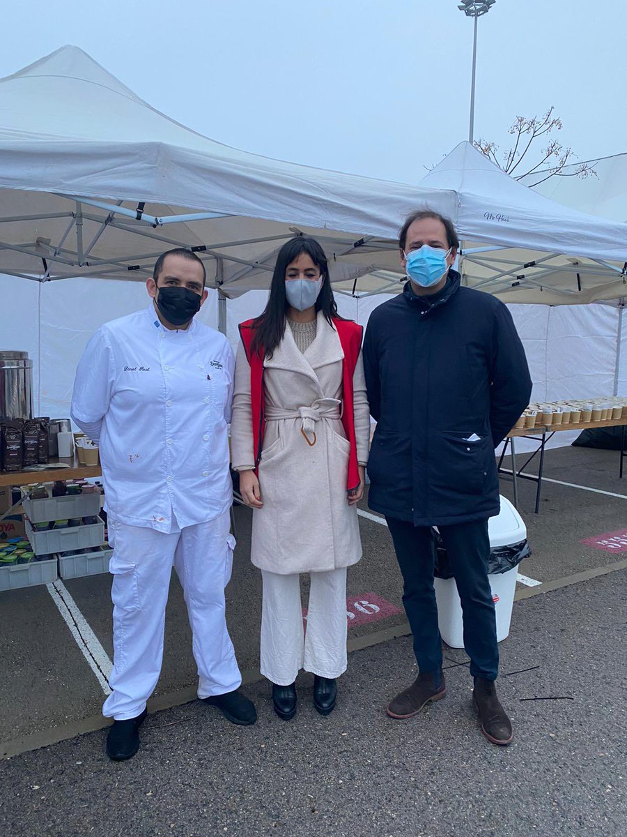 ChocoSanGines's tweet photo. Gracias por dejarnos participar en el evento SOLIDARIO más importante de estas Navidades: 30 000 comidas repartidas por @WCKitchen Desde San Ginés hemos aportado chocolate con churros para que los voluntarios recuperen fuerzas.

Gracias, voluntarios. Gracias, Madrid.
@MADRID https://t.co/ZyXf65jley