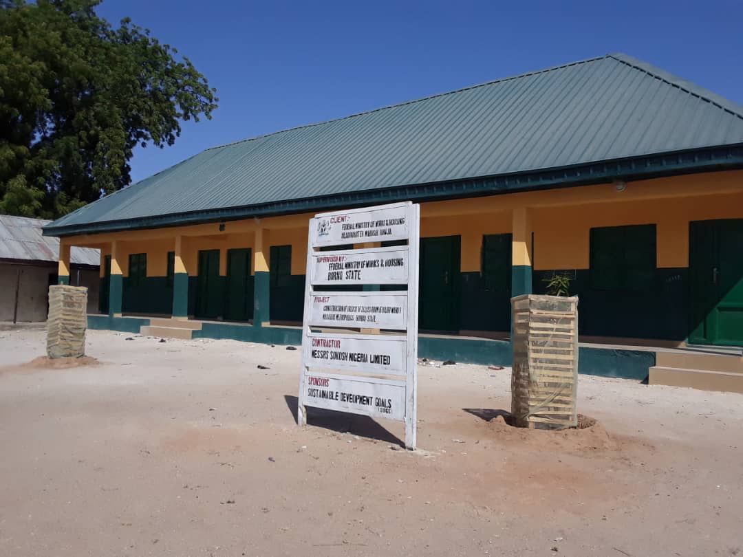 TBorno25's tweet photo. N248,160,000 was allocated in the FG, 2020 budget for the construction of 22 blocks of 3 classrooms nationwide.

We tracked &amp; confirmed the construction of one (1) block of three (3) classrooms at the cost of N11,280,000 in Bolori 1, Maiduguri, #Borno State.

#OurBornoOurSuccess https://t.co/K3U0F1Lrhk