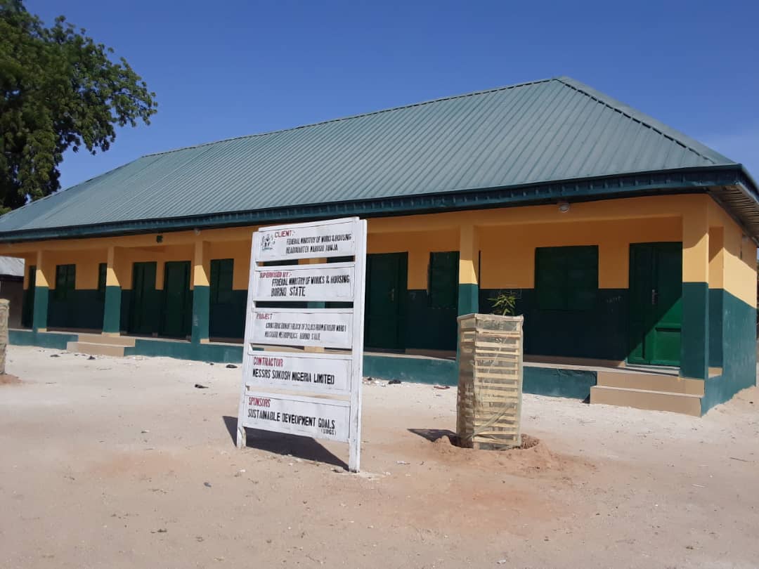 TBorno25's tweet photo. N248,160,000 was allocated in the FG, 2020 budget for the construction of 22 blocks of 3 classrooms nationwide.

We tracked &amp; confirmed the construction of one (1) block of three (3) classrooms at the cost of N11,280,000 in Bolori 1, Maiduguri, #Borno State.

#OurBornoOurSuccess https://t.co/K3U0F1Lrhk