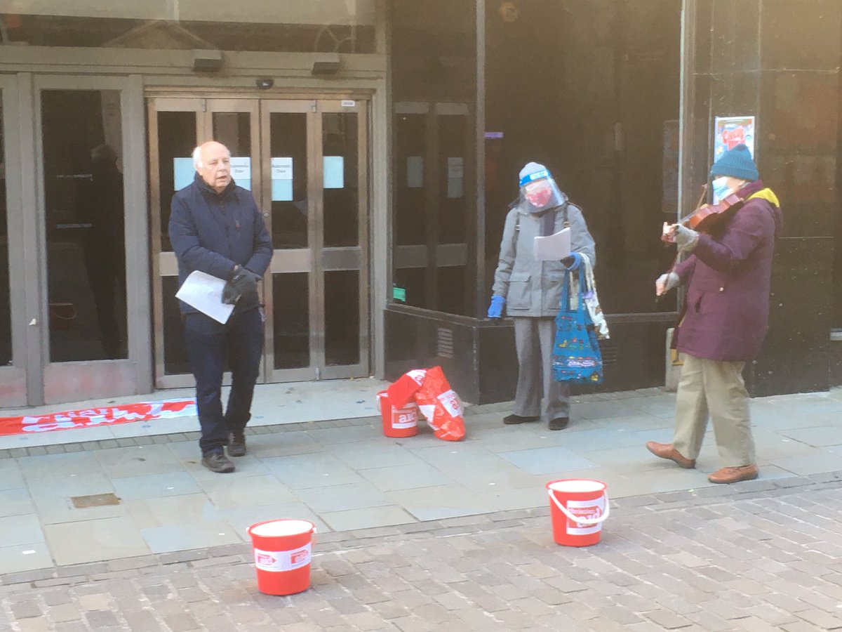 TonyMcDougal1's tweet photo. Social distanced Christmas Eve carol singing @christian_aid @CAidWest #dorchester - some fantastic giving too https://t.co/cwcW4bm9Y9
