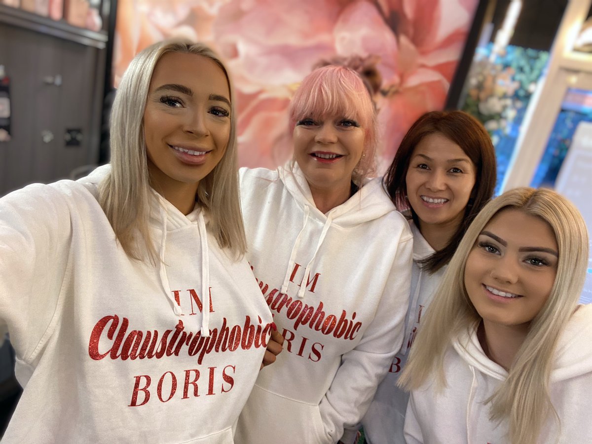 Happy Christmas Everyone <a href="/missgemcollins/">Gemma Collins</a> #imclaustrophobicboris