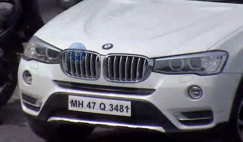 Salilacharya's tweet photo. 🆘 @MumbaiPolice
While checking my e challan ive found another car using my number plate
I am attaching proof in this tweet plz help
The white bmw is my car
The fraud car is in the red
I have mistakenly paid the other challan
This is dangerous as hes using my number plate https://t.co/kkBP5C7ijl