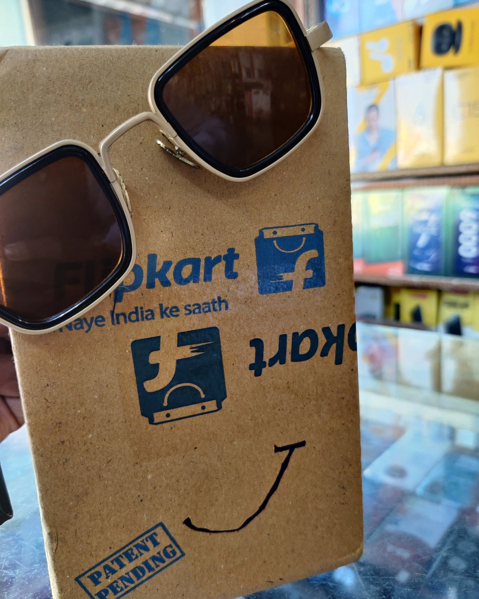 RoyalTechPro's tweet photo. Swag Dekh Rhe h 😎... Abhi Rukja tu, Agli Video me kaata hu tujhe...😄🤘

Shot on #OnePlusNord
@oneplus.nord #unboxingphone #smartphones #Swag #RTPVideos #RoyalTechPro #new #smartphones #Unboxing #unboxingSmartphone #tech #techvideo #technology https://t.co/pjZXsw6xJ4