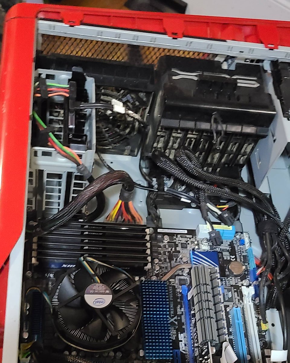 CocoUsagi85's tweet image. My baby said mommy i want to play big boy games. So now we&apos;re reviving my old gaming beast, akuma, with some upgrades so he can dip into some age appropriate fighter and rpg games. #littlegamer #babynerd