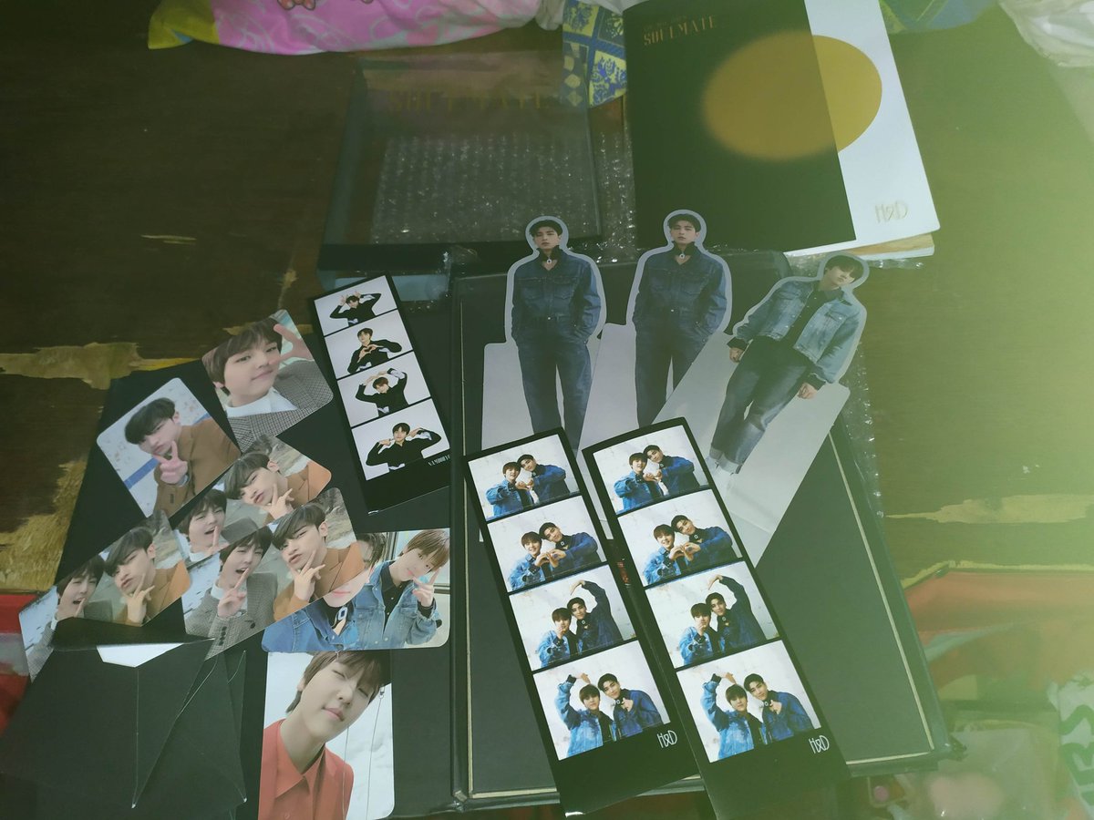 pentalong's tweet photo. Di ko ineexpect na darating yung albums today. Maagang pamasko for me. Thank you so much @divinaorders 💕💕💕. Happy holidays! #divs_feedbacks https://t.co/IbXaJADZdu