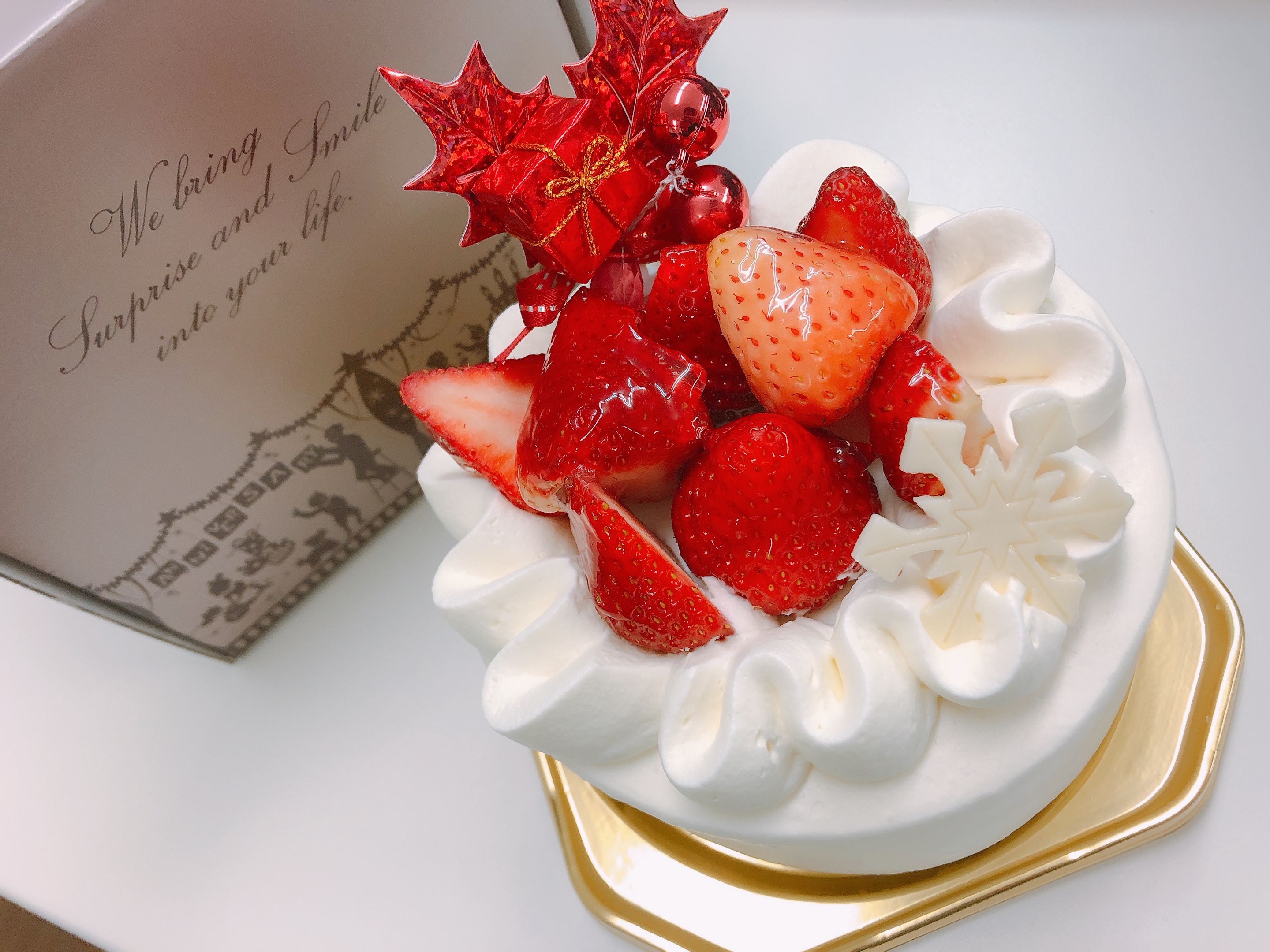 株式会社トムコ W ｺｿｯ 実は弊社 全社員にクリスマスケーキ配布してるんですよ 大声 すごくないですか えっすごくない しつこいｗ しかもモンシェールのホールケーキだよぉ へへっ控えめに言っても最高じゃ W 太っ腹だぜトムコ