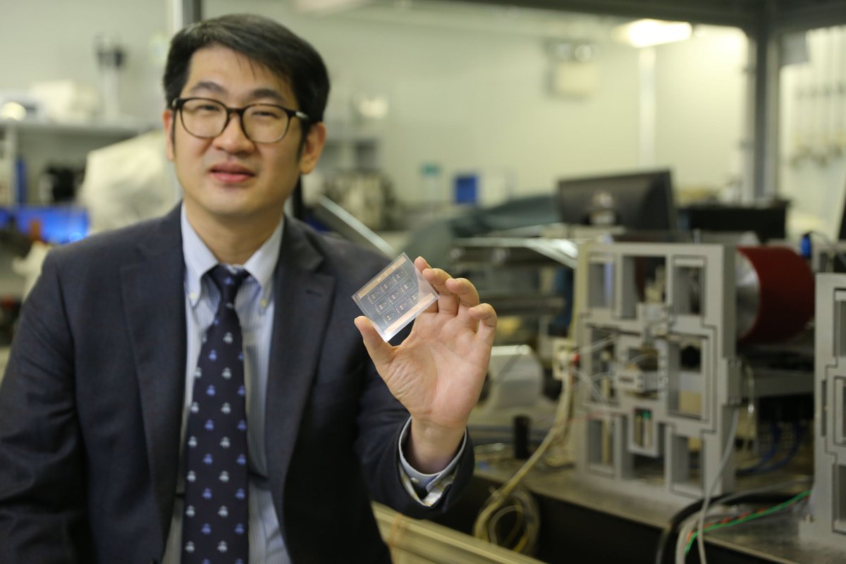 Prof. Shih-Chi Chen has developed a flexure-based multilayer roll-to-roll printing system that simultaneously achieves nanometer-level printing resolution and submicron-level overlay accuracy, enabling mass production of high resolution flexible electronics at low cost.