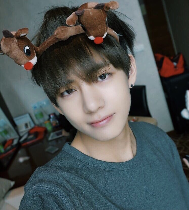 taehyungpic's tweet photo. 🐯🎄 https://t.co/h6euYanOKr