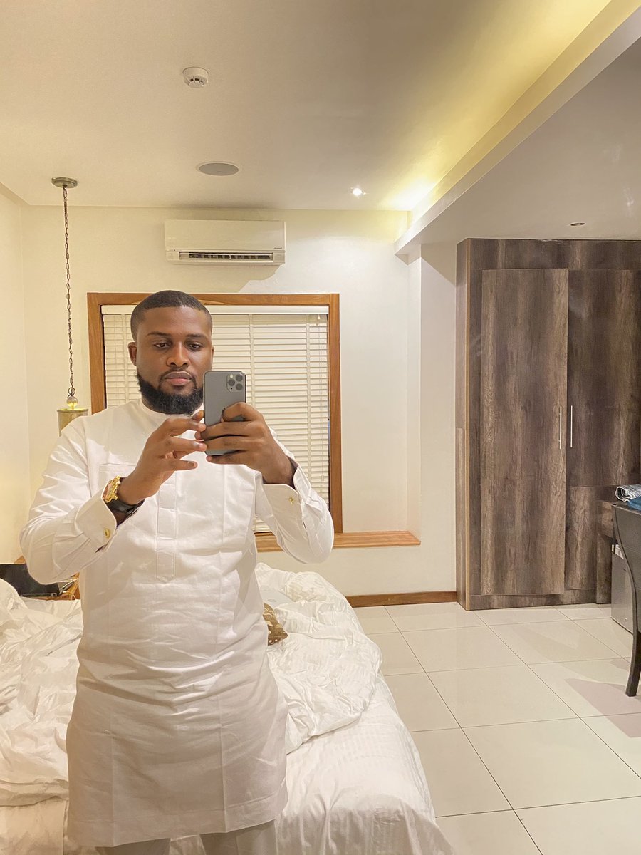 just me being the first person to wish you all a merry christmas. 😘 what do you want for christmas?