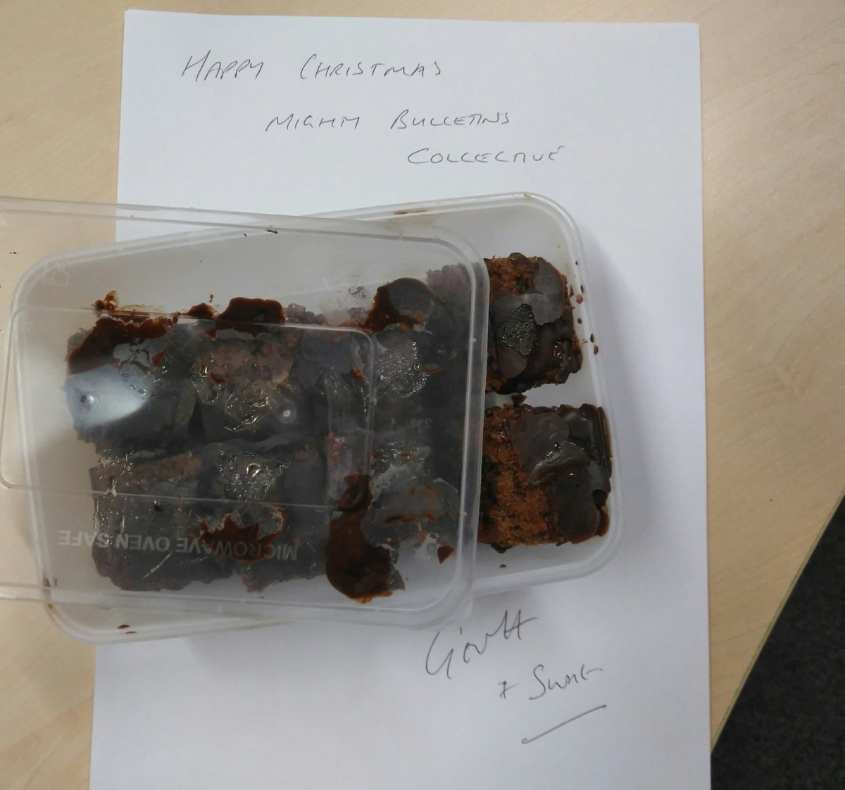 AnnMarieCFoster's tweet photo. Christmas Eve early shift brightened for myself and @R_Faragher by delicious ginger cake gift from weatherman @geoff_maskell and #starbaker @MaskellSusie ! Thank-you!
(We'll try to save some for @WillLeitch @chrislindsay_ and @emeldajane2 ) https://t.co/pv8HnCuUUw