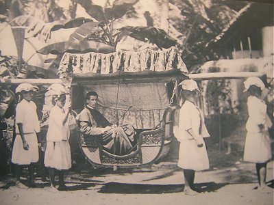 Padre Being Carried in a palanquin?19th century Sedan, Goa pic from  http://kamat.com&nbsp;