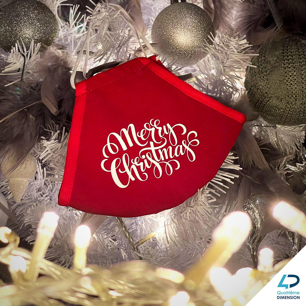 4_Dimension's tweet photo. #Noel pas comme les autres 👉 #Sapinnoel pas comme les autres !🎄

Cette année, nos masques personnalisables MASKBOX, certifiés de niveau médical, se joignent aux boules dans le sapin 😜
_____
Toute l'équipe 4D vous souhaite de joyeuses #Fetes, prenez soin de vous et des autres ! https://t.co/nLFz02hfKw