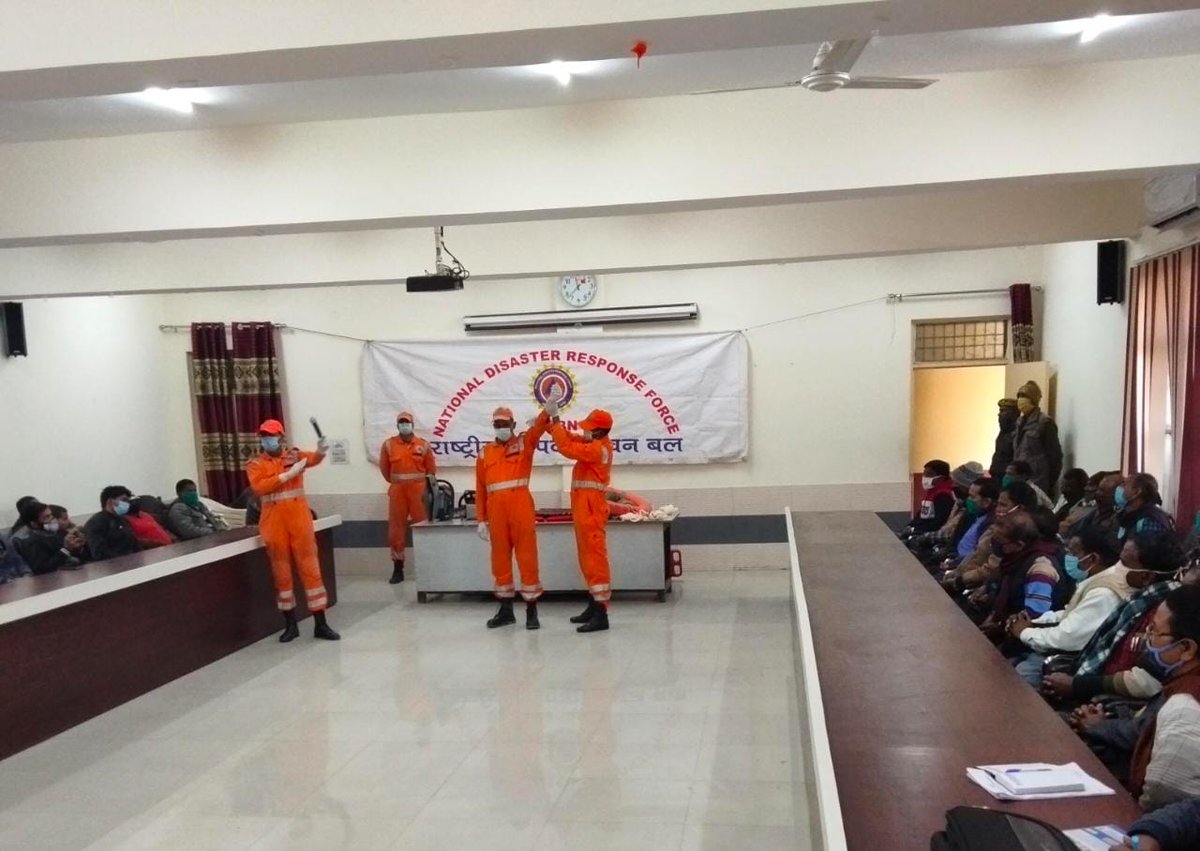 08NDRF's tweet image. Famex cum Community awareness program conducted at Tahsil parisar Nawabganj, district Bareilly (UP) 

#NDRF4U
#aapdasevasadaiv
#CommunityAwarenessProgram