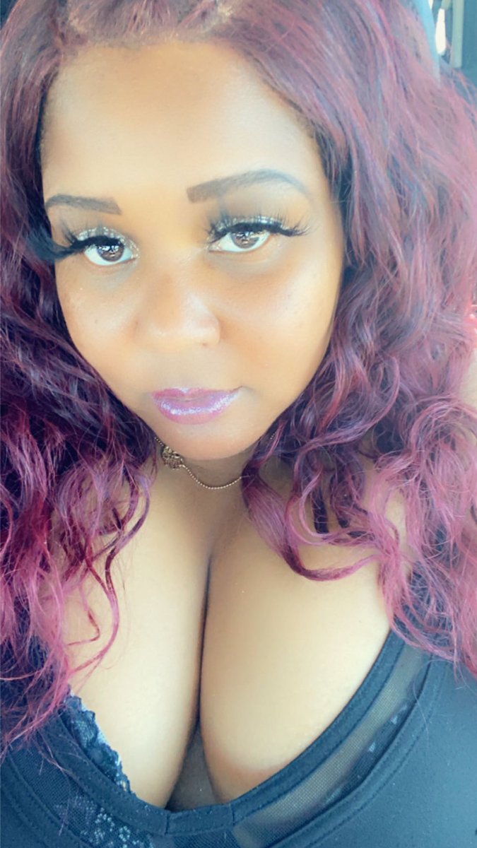 Meekastarr2800's tweet photo. Happy Christmas Eve waiting for my lovelove to come https://t.co/dMVGltB0TX