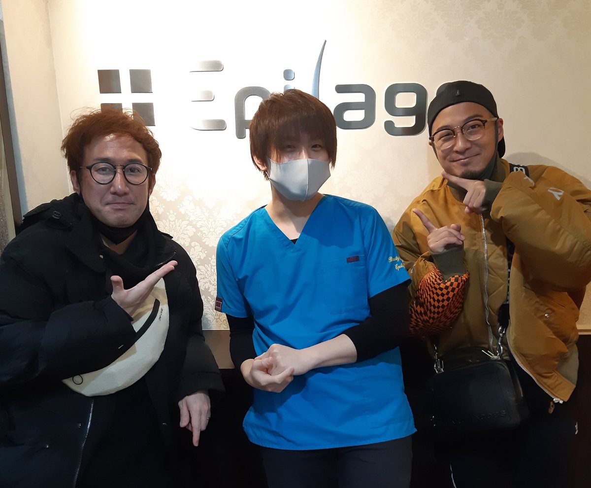 shabadaba_fuji's tweet photo. やっぱイヴはおじさんふたりでサロンに限るよね😉✨
メリークリスマス🎄✨
#エピラージュ
#Epilage
#メンズサロン https://t.co/xe3qbvLvTt