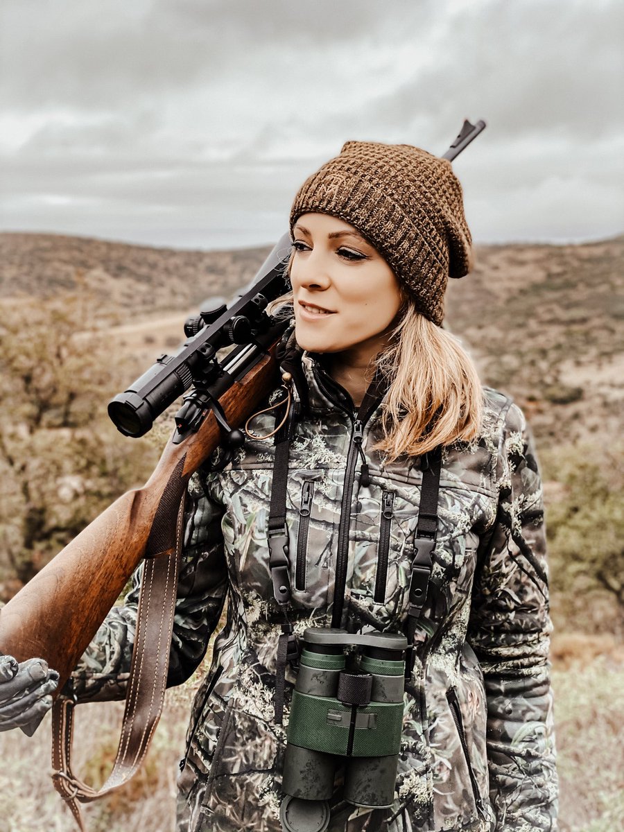 Un sabio dijo: La riqueza de una persona se mide por la cantidad y calidad de los amigos que tiene. 
Gracias por ser parte de mi fortuna.
Os deseo unas Felices Fiestas Familia! 🎄Feliz Navidad🎄
#caza #cazamayor #cazamenor #monteria #sanglier #mujercazadora #womanhunter #jabali