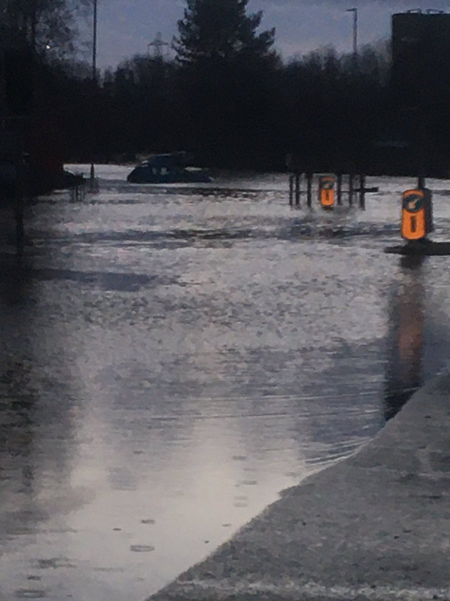 fredricksdiss's tweet photo. Might be a quite Christmas Eve in town today. 
Don’t take unnecessary risks, hope you all stay warm and dry. https://t.co/arqOe4kOyc