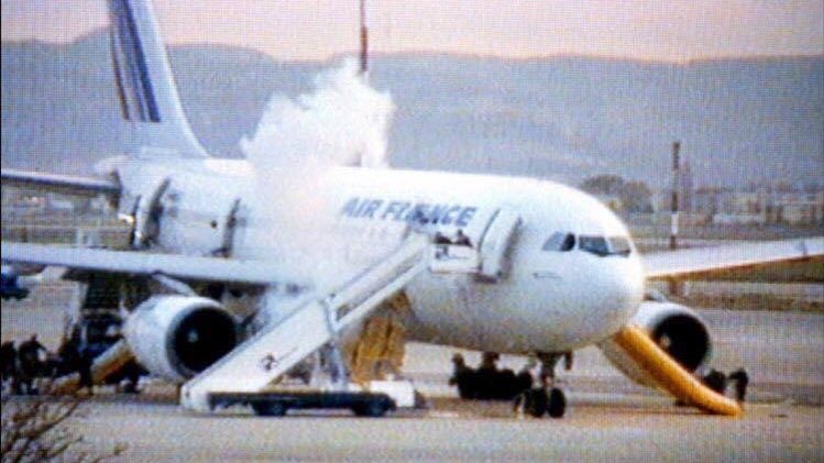 Air Plus News On Twitter Alger Le 24 Decembre 1994 Un Commando Islamiste Prend Le Controle Du Vol Af 8969 A Destination De Paris A Son Bord 241 Otages 54 Heures