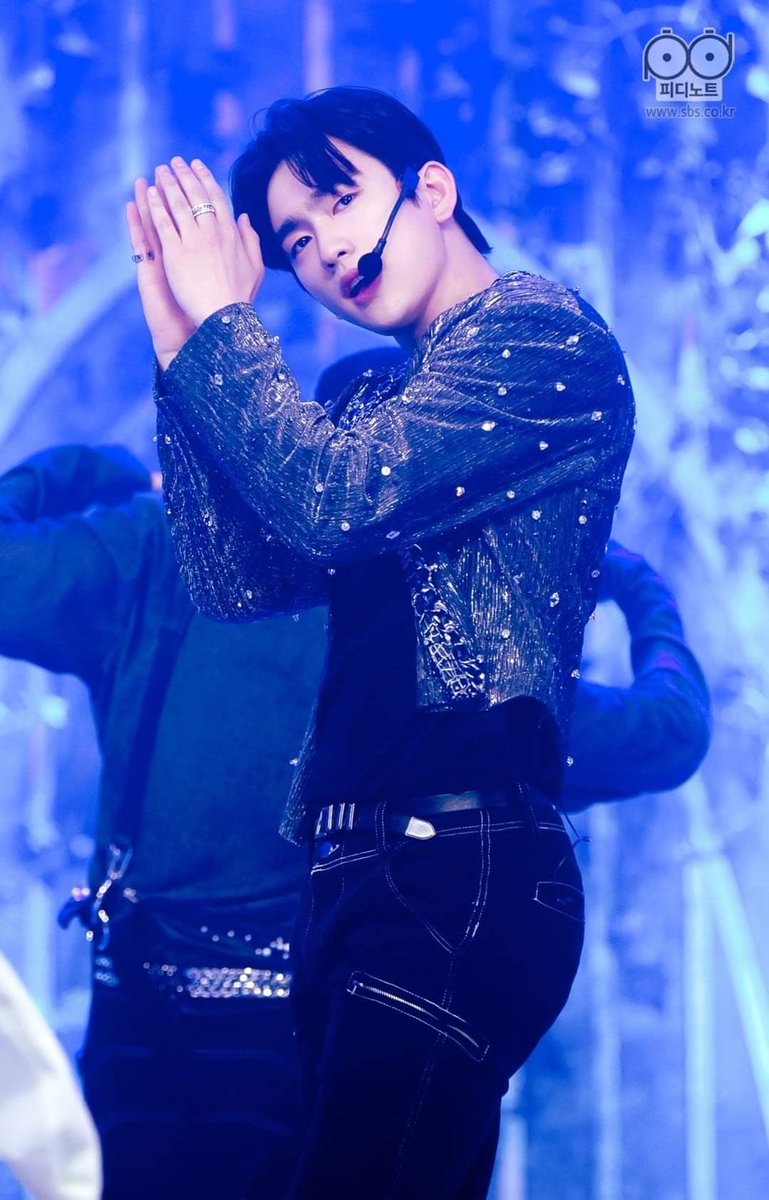 just him standing wt that heavy butt