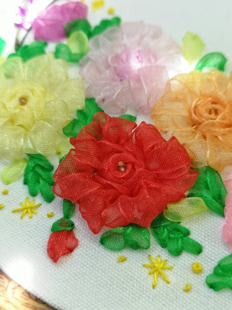 yenghandmade's tweet photo. Embroidery witch new #hoopart 
#프랑스자수#조이스티치#embroidery 
#취미생활 #embroideryhoop 
#ししゅう #소확행 #手刺繍
#刺繍 #needlework 
#자수 #바느질 #태교  #modernembroidery #nicegirlsneedleclub #love #needleworksociety #threadart #embroiderymagazine #embroiderydesigns #手芸 https://t.co/v7oSy0VVhf
