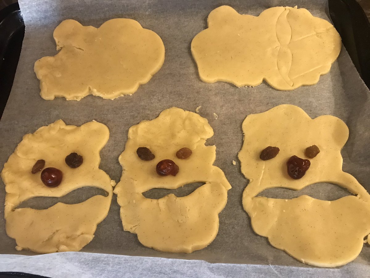 rachel_s787's tweet photo. Welcome to my shame. #cookiefail #scarysanta https://t.co/xa3gAZOztf