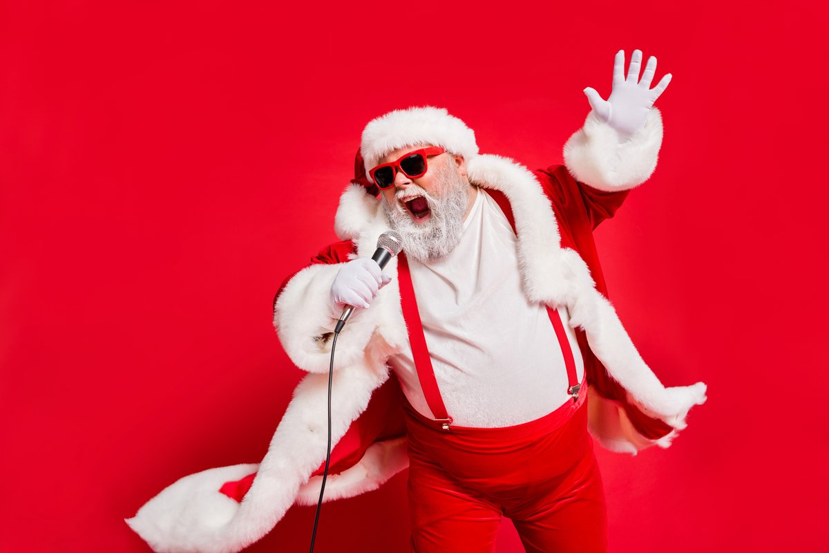 Edinburgh_CC's tweet photo. Santa's coming...How about a #ChristmasEve walk? Put the festive tunes on and get into the spirit! #EdinburghActiveAdvent #ActiveTravelChampions https://t.co/UErXLBvNEa @SustransScot https://t.co/OPnaZ8PCBj