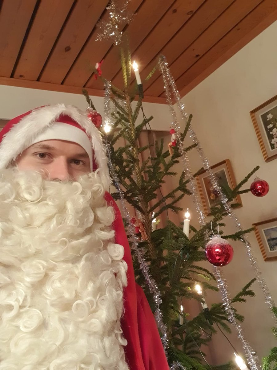 Joulupukki matkaan jo käy.. Hyvää joulua!🎄
#joulu #hyvääjoulua

(PS. kuva on lavastettu, en ole enää vuosikausiin tehnyt joulupukin keikkaa)