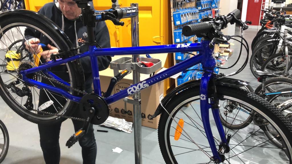 BikeDoctorDave's tweet photo. After a busy time helping #SantaClaus to build ⁦@frogbikes⁩ it’s back onto the #Fleets ⁦@bike4healthorg⁩ #workshop 🚲😁👍⁦@Hadrian_Park⁩ clean &amp; serviced for #2021 Merry Christmas everyone 🧑‍🎄 https://t.co/cYRuvIpkJf