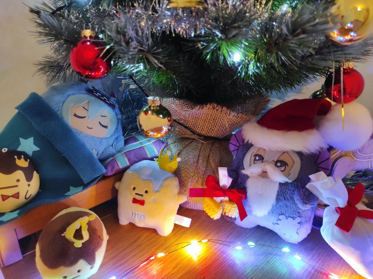 LexMoooomoo's tweet photo. 🎁🎄 Merry Christmas !!! 🎄🎁
✨⭐ メリークリスマス ⭐✨
😈🌟 メリーぬいスマス 🌟😈 ﾜﾙ

#アイナナぬいお題写真投稿企画きらフォト
#モンぬい #ワルサンタ https://t.co/JmJTQsCruH