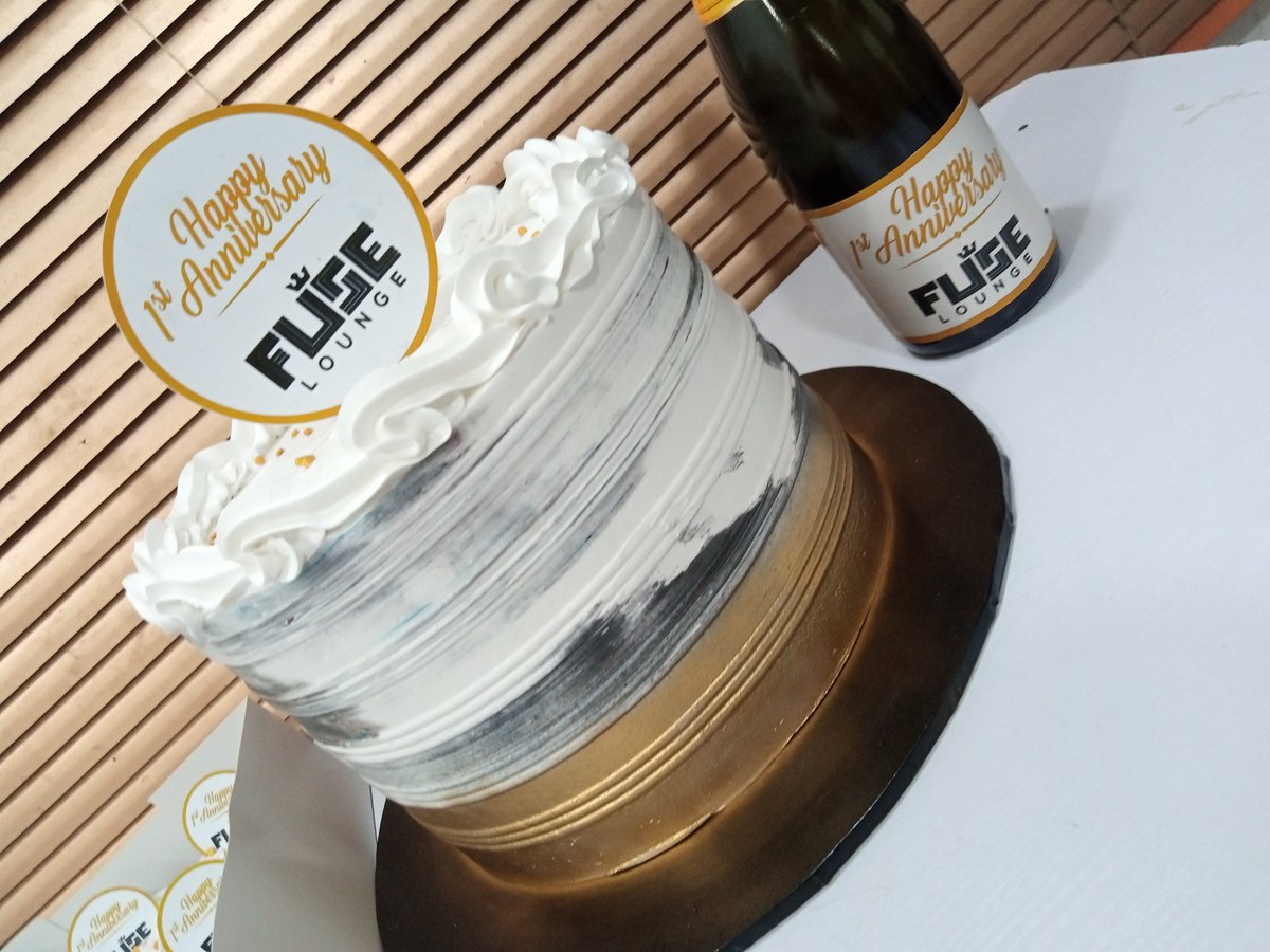 SirKayKitchen's tweet photo. One year down.... forever to go @fuseloungekd πΎπ
Pls help retweet πππ
#cakesbysirkay #cakes #cakesinkaduna #birthdaycake #buttercreamcakes #kaduna #cakesoftwitter #kadunavendor #kadunabakers #kadunacakes #bestcakesinkaduna #kdcakes https://t.co/JMkZRwxble
