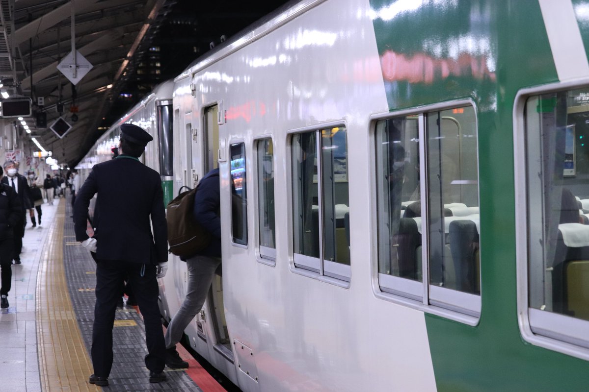 photodiningcar's tweet photo. 185系湘南ライナー東京駅スナップ https://t.co/LMXUHUq5oL