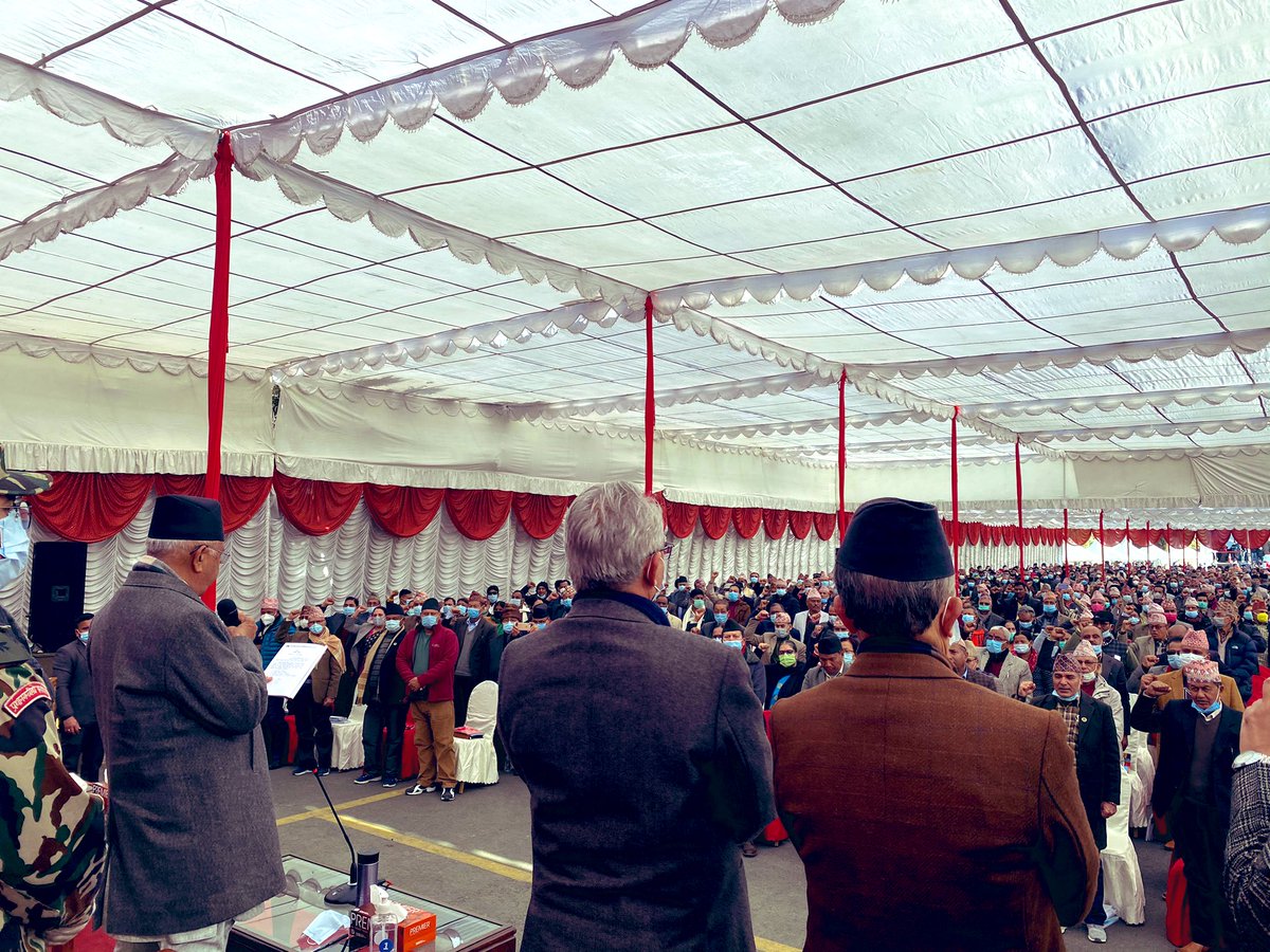 BishnuRimal's tweet photo. नेपाल कम्युनिस्ट पार्टी (नेकपा) का अध्यक्ष तथा प्रधानमन्त्री केपी शर्मा ओली केन्द्रीय कमिटीका नवनियुक्त सदस्यलाई सपथग्रहण गराउनु हुँदै... https://t.co/Rnbeu95PSn