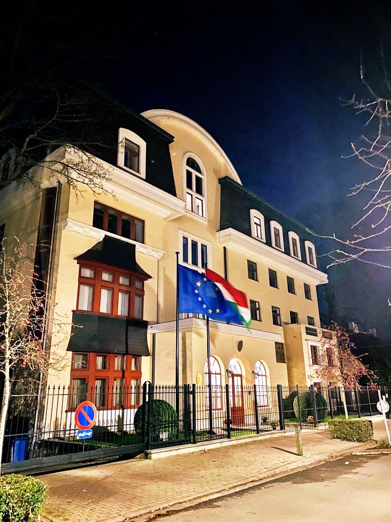 tamasivankovacs's tweet photo. Merry #Christmas and a Happy 2021 from all of us at the #Embassy of #Hungary in #Brussels to all our friends and partners, #Hungarians, #Belgians (#Flemish, #Walloons, #German-speakers), #Luxembourgers and members of the #diplomatic, #EU & #international community ✨🇭🇺🇧🇪🇱🇺🇪🇺🎄🎆 https://t.co/S4P980akcs