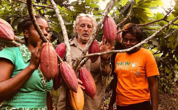 ChocoClic's tweet photo. Le chocolatier Daniel Mercier se donne à fond pour soutenir le cacao culture Le célèbre chocolatier de Baugy et président cofondateur du club des chocolatiers engagés, Daniel Mercier à créer une filière chocolat afin d'aider les... | #chocolat #chococlic https://t.co/jxGsJPCxV6 https://t.co/PpGy2aDHNT